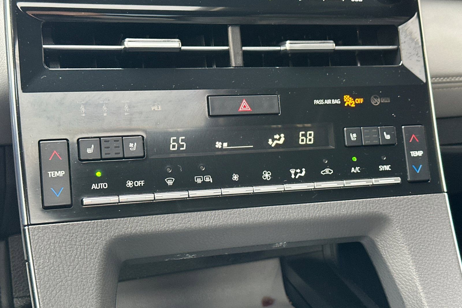 Used 2019 Toyota Avalon Limited image 27