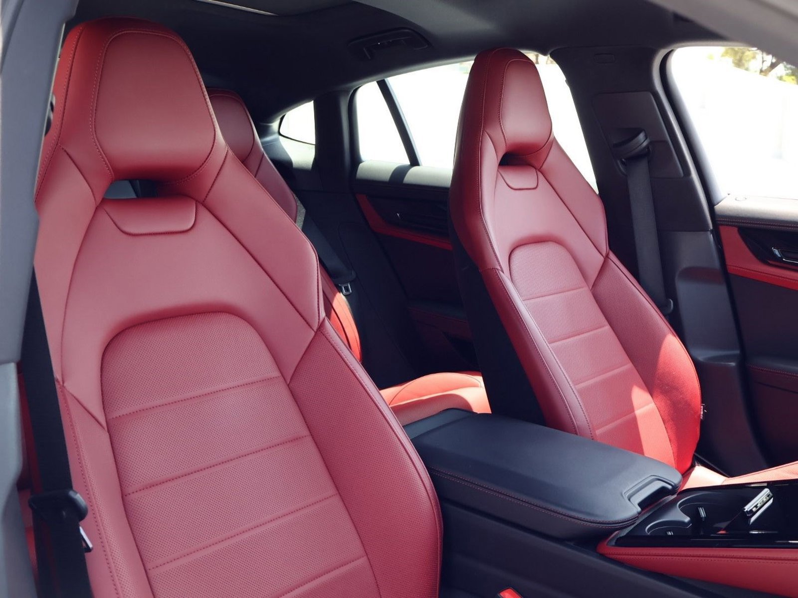 Certified 2025 Porsche Panamera 4 AWD/4WD image 24