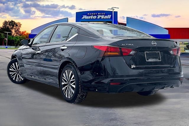 Used 2024 Nissan Altima 2.5 SV image 13