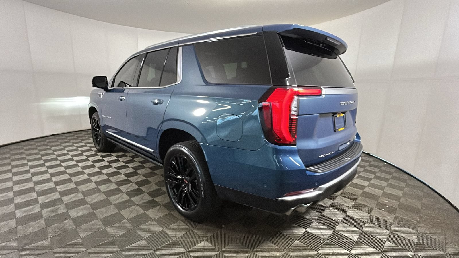 Used 2025 GMC Yukon Denali w/ Sun & Power Step Package AWD/4WD image 5