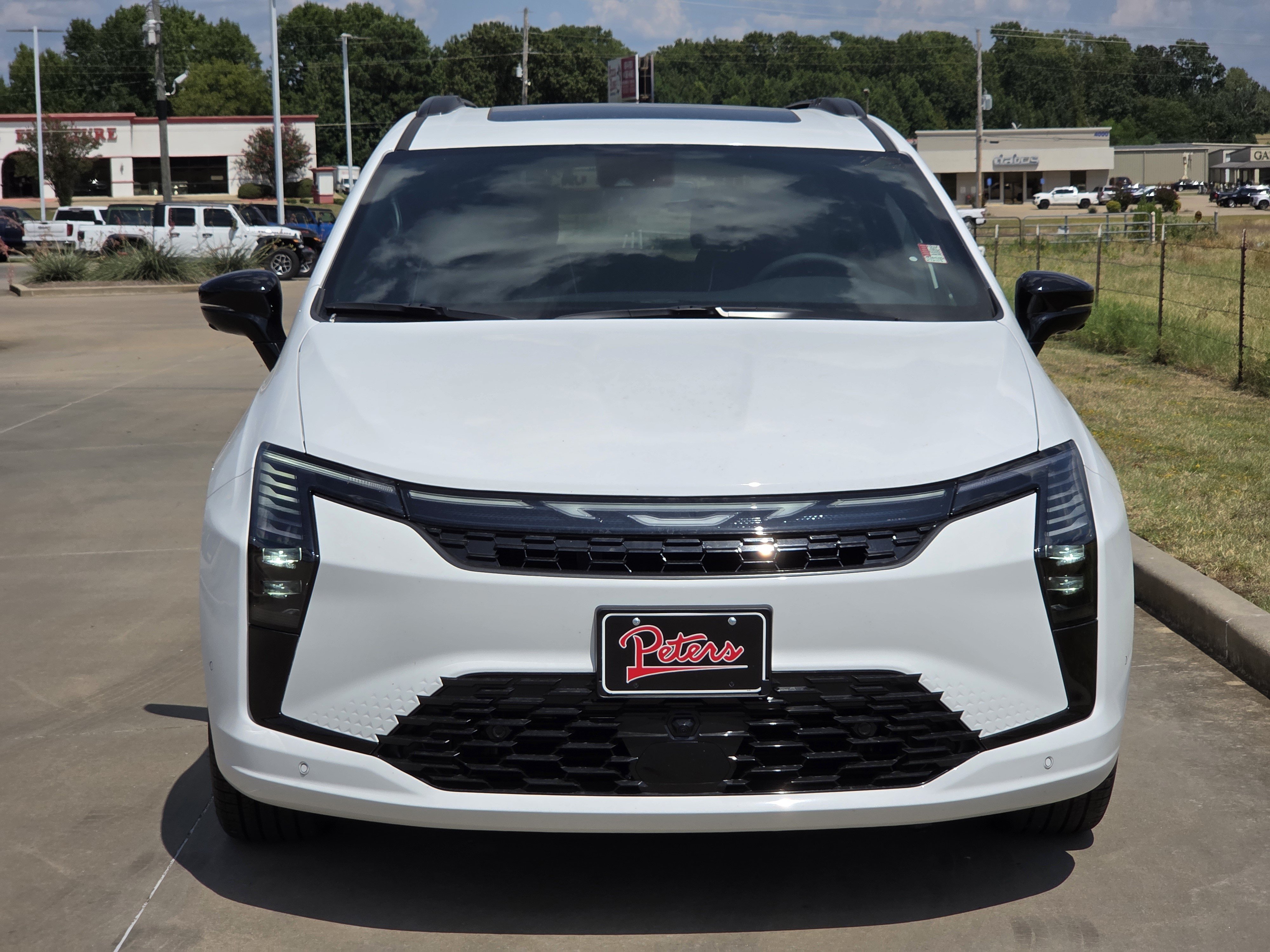 New 2027 Chrysler Pacifica Limited w/ Trailer Tow Group FWD image 2