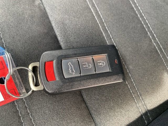 Used 2020 Mitsubishi Outlander LE image 23