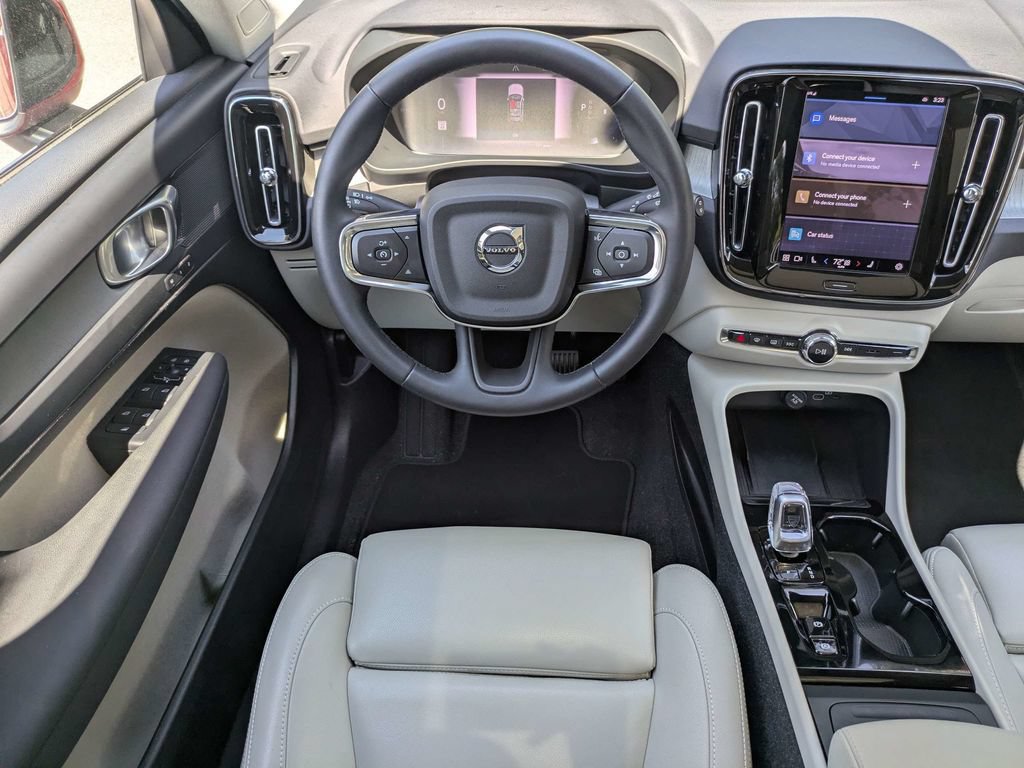 Certified 2025 Volvo XC40 B5 Plus AWD/4WD image 15