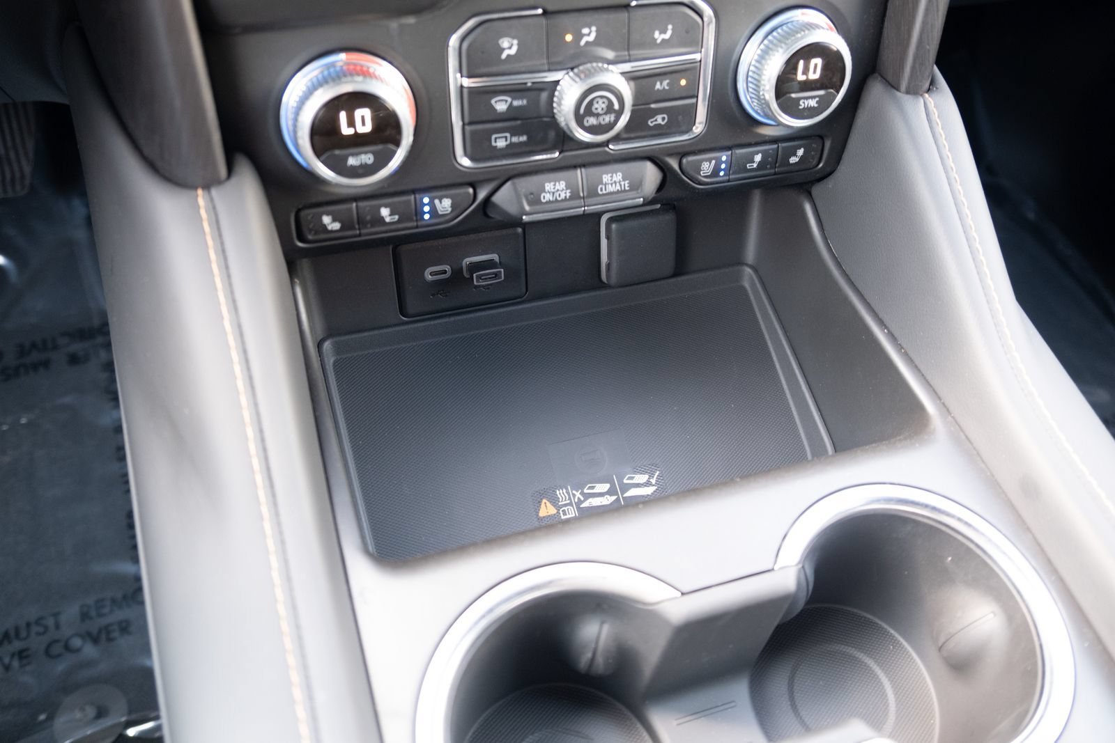 Used 2024 GMC Yukon AT4 AWD/4WD image 5