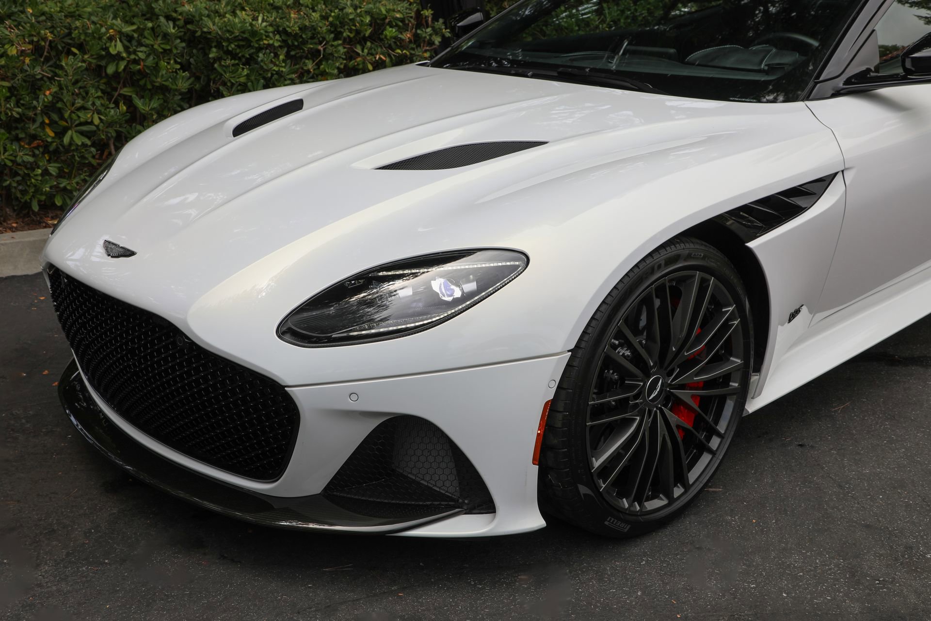 Used 2023 Aston Martin DBS Coupe RWD image 27
