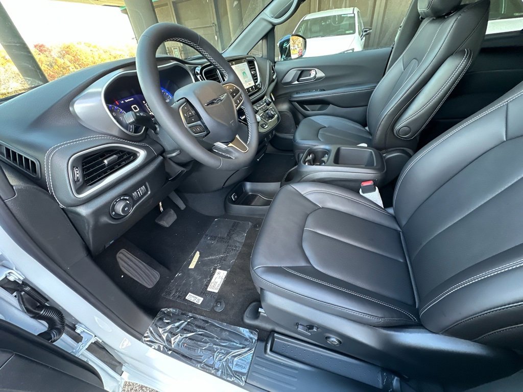 New 2026 Chrysler Pacifica Select image 15