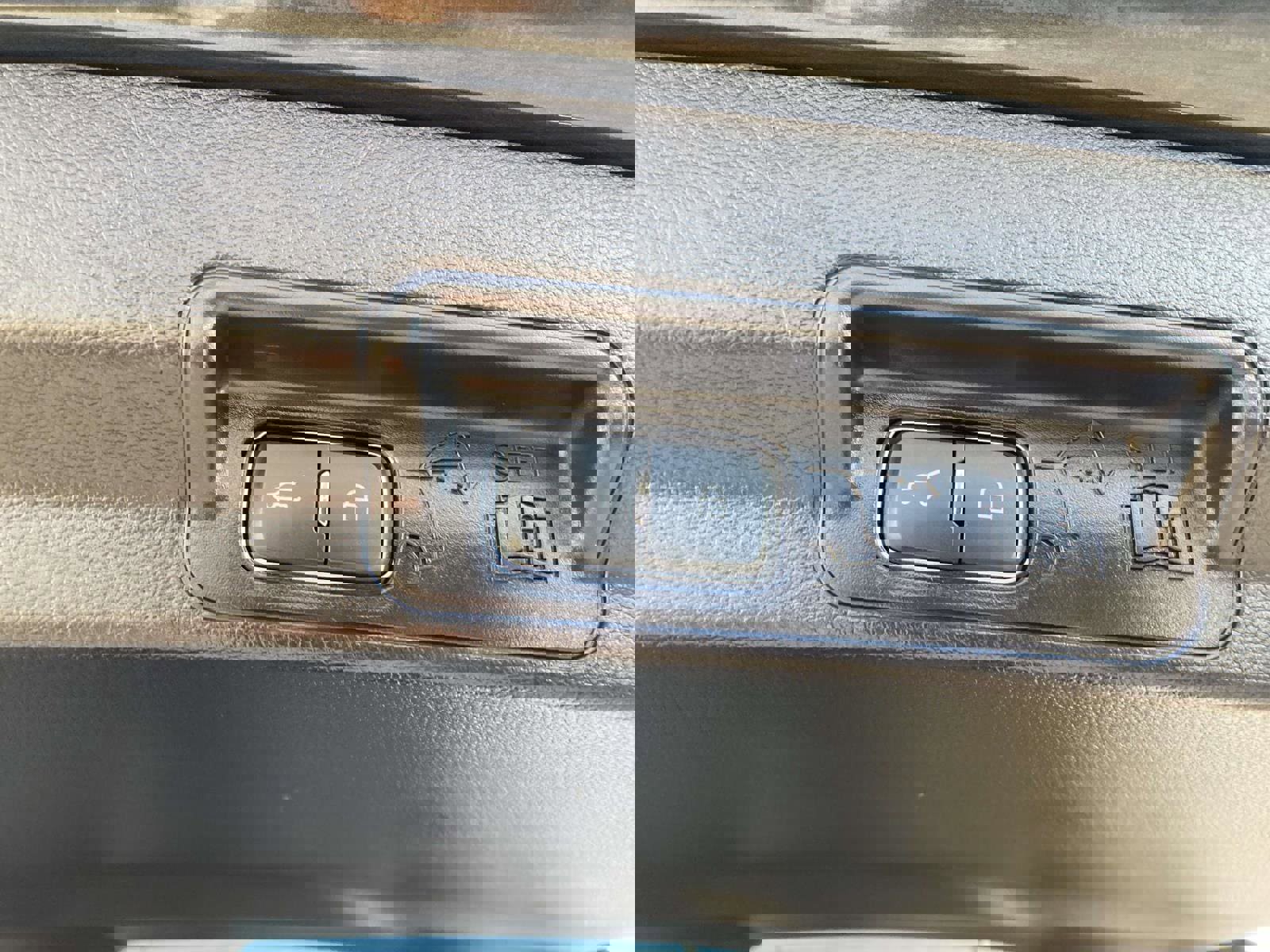 Used 2022 Ford Explorer XLT w/ Equipment Group 202A image 16