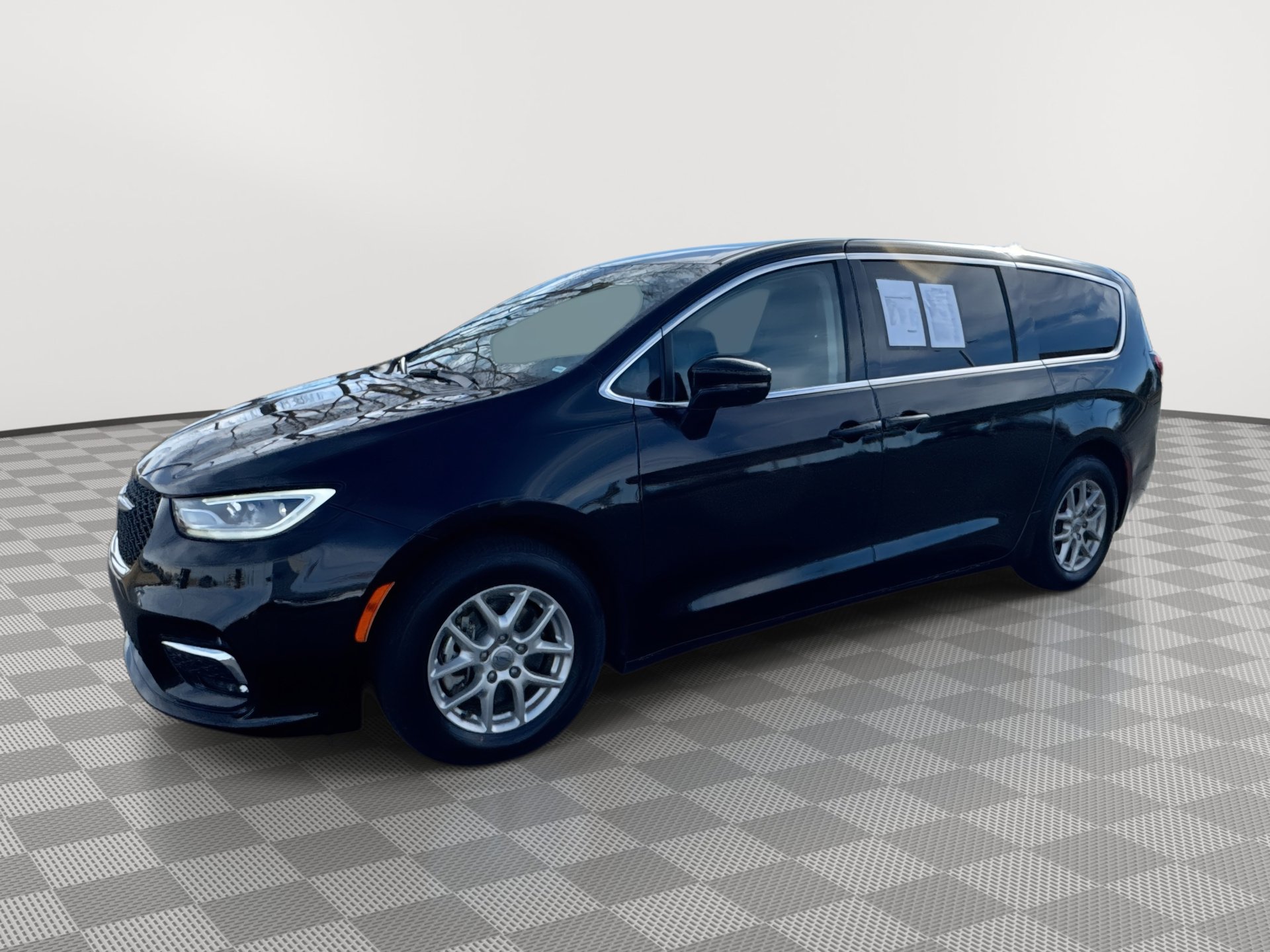 Used 2024 Chrysler Pacifica Touring-L