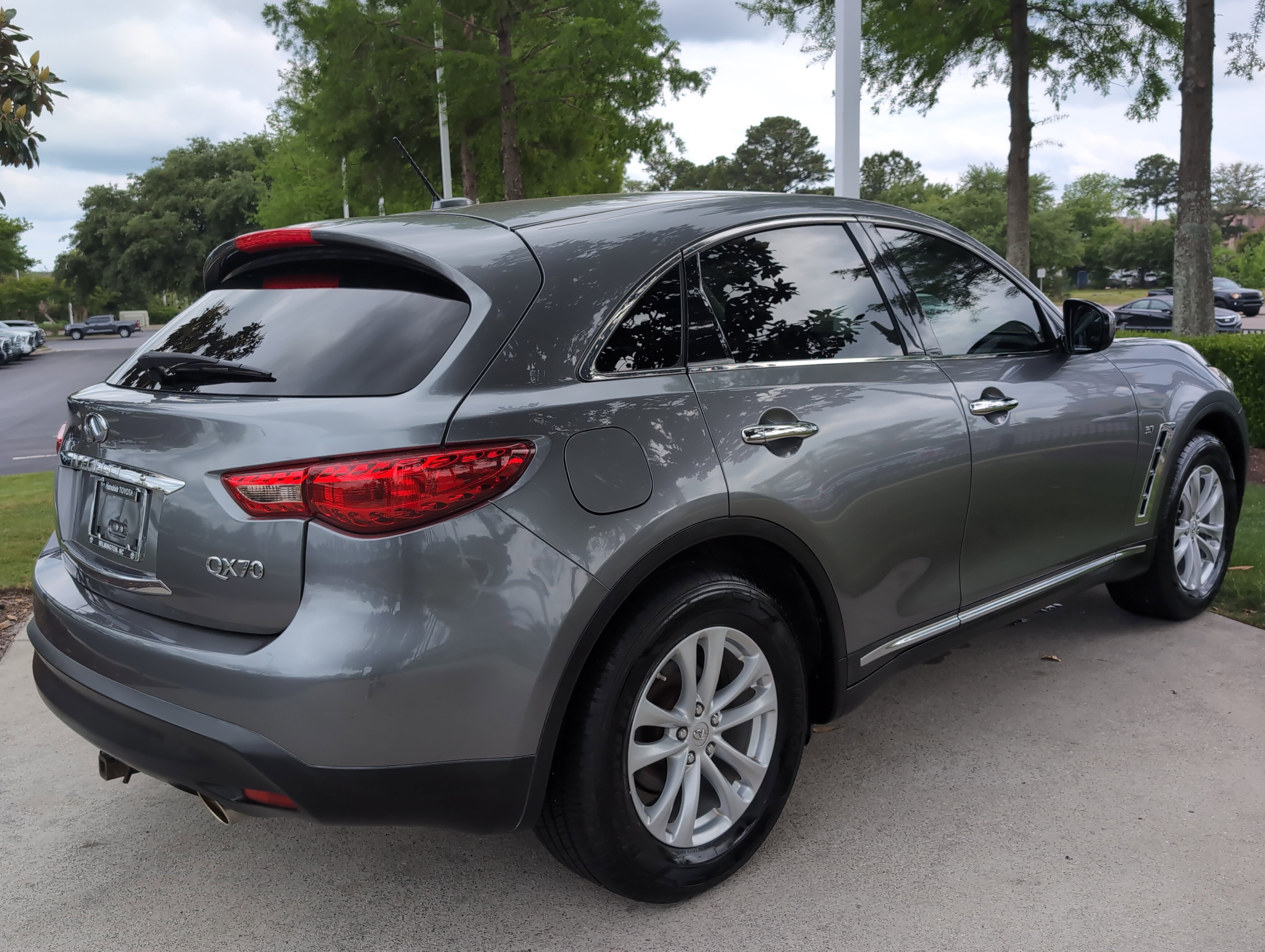 Used 2017 INFINITI QX70 AWD image 10