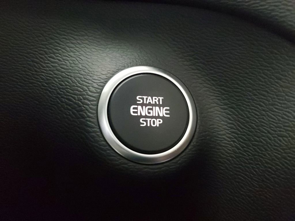 Certified 2025 Volvo XC40 B5 Plus image 36