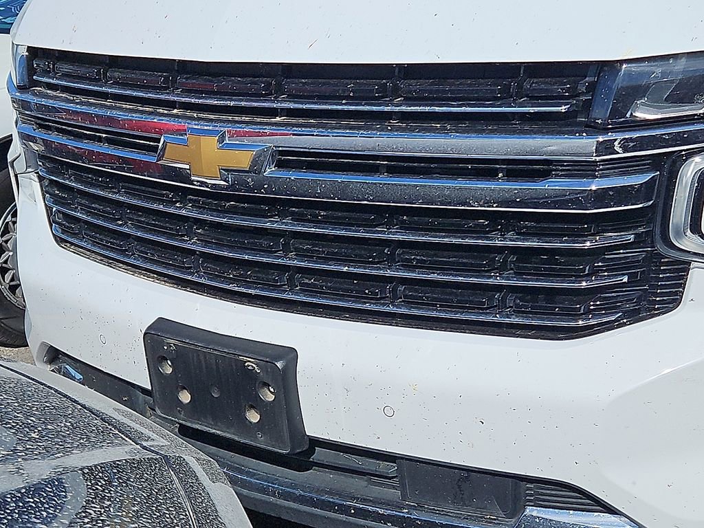 Used 2024 Chevrolet Suburban LT RWD image 3