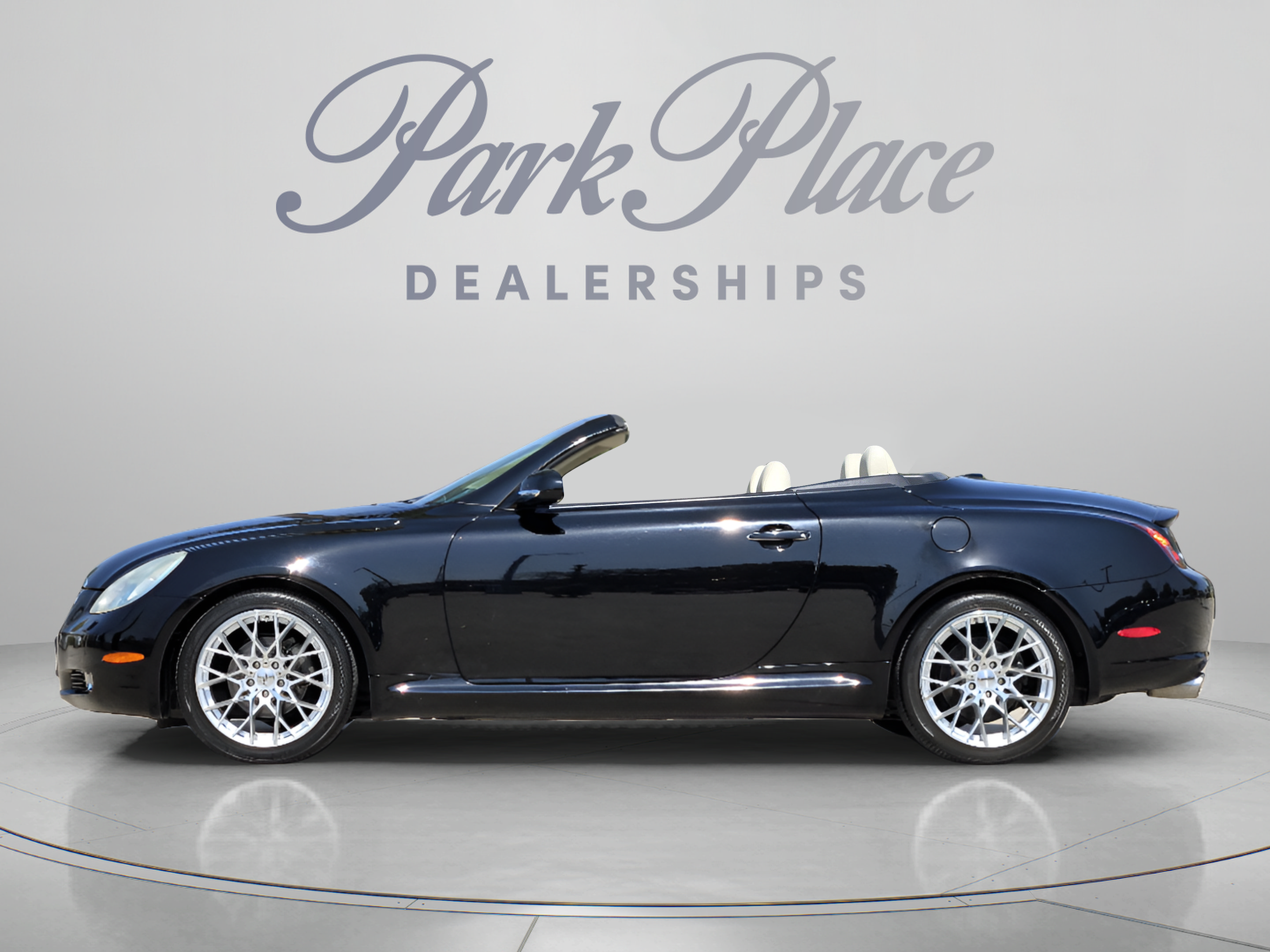 Used 2005 Lexus SC 430 Convertible RWD image 2