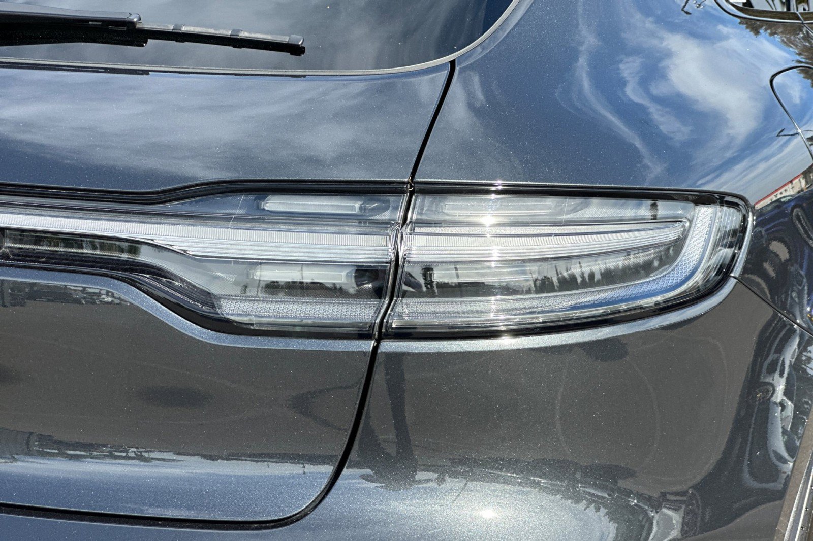 Certified 2025 Porsche Macan S image 28