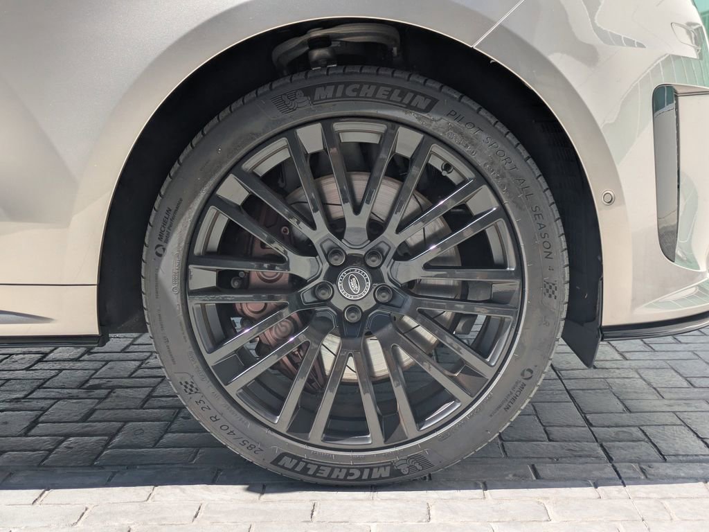 Used 2024 Land Rover Range Rover Sport AWD/4WD image 12