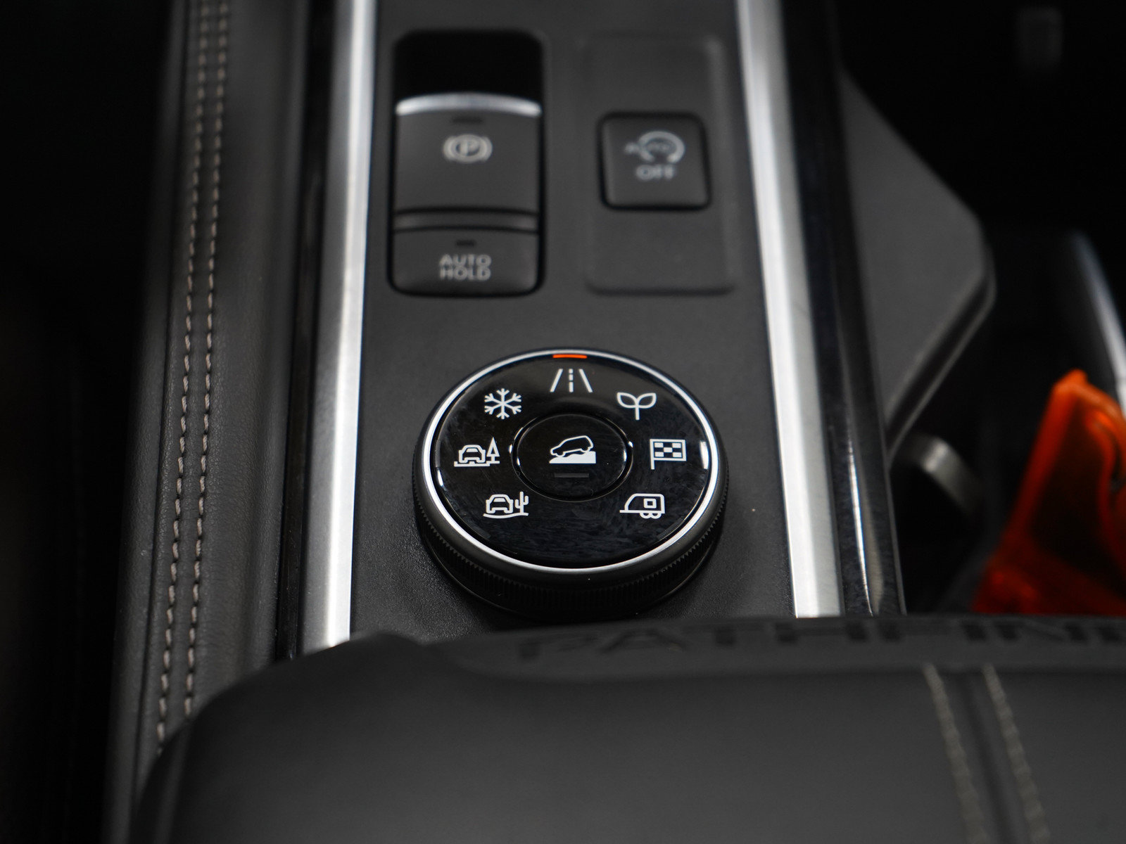 Used 2024 Nissan Pathfinder Platinum AWD/4WD image 24