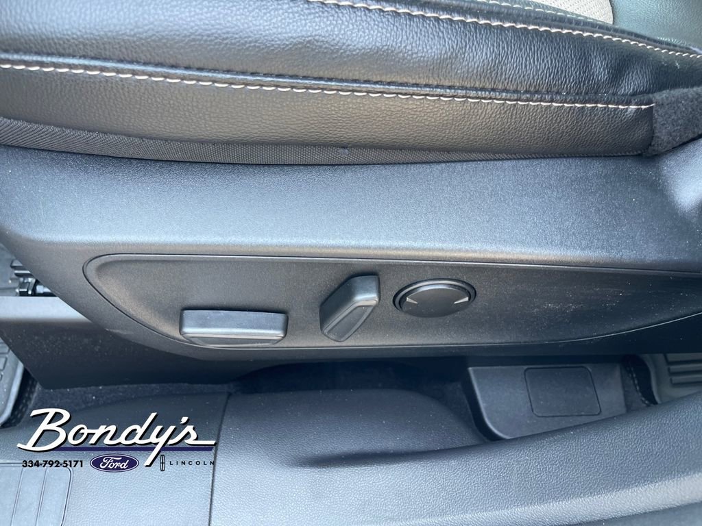 Used 2022 Ford Escape Titanium w/ Titanium Elite Package image 9