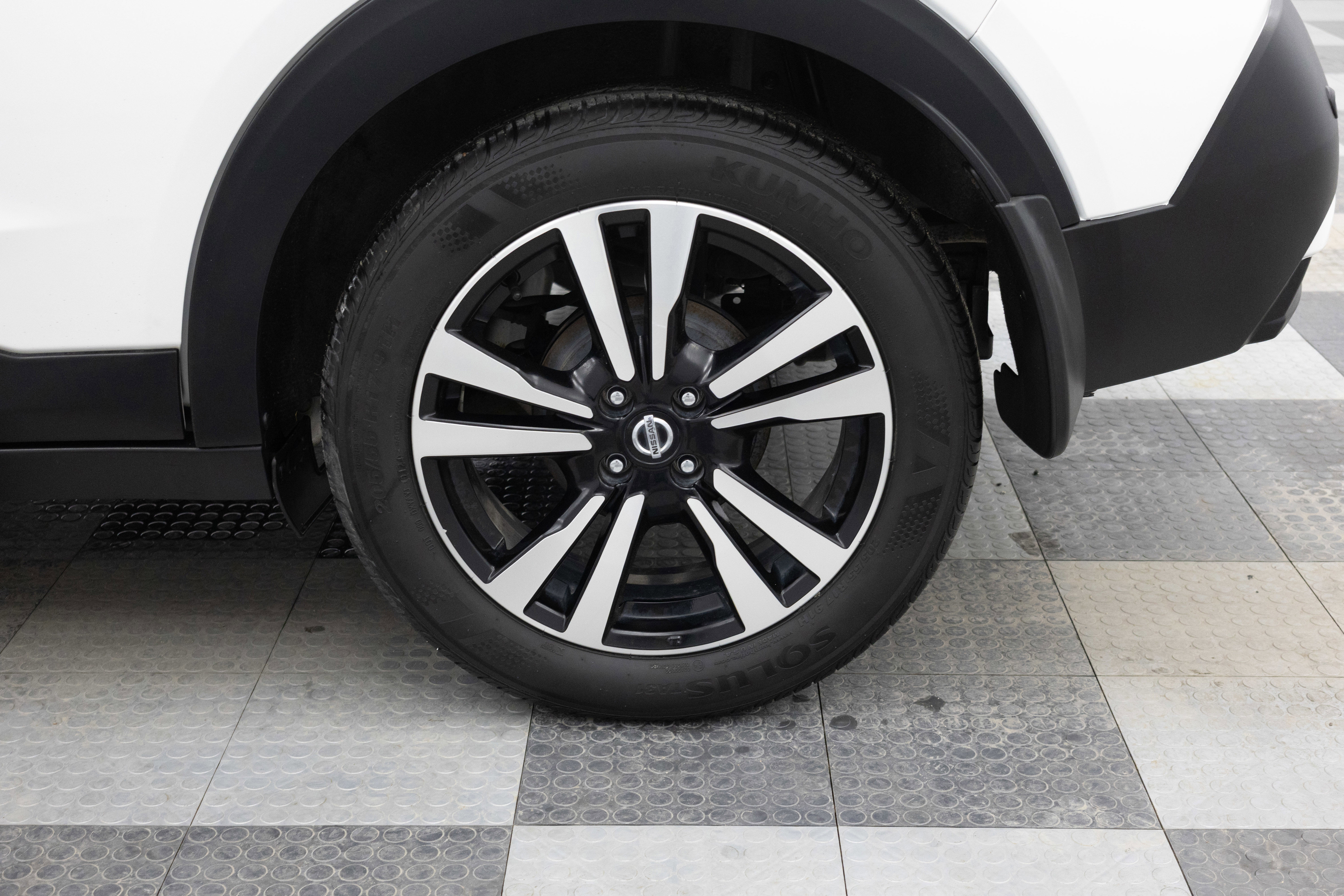 Used 2020 Nissan Kicks SR w/ SR Premium Package image 14