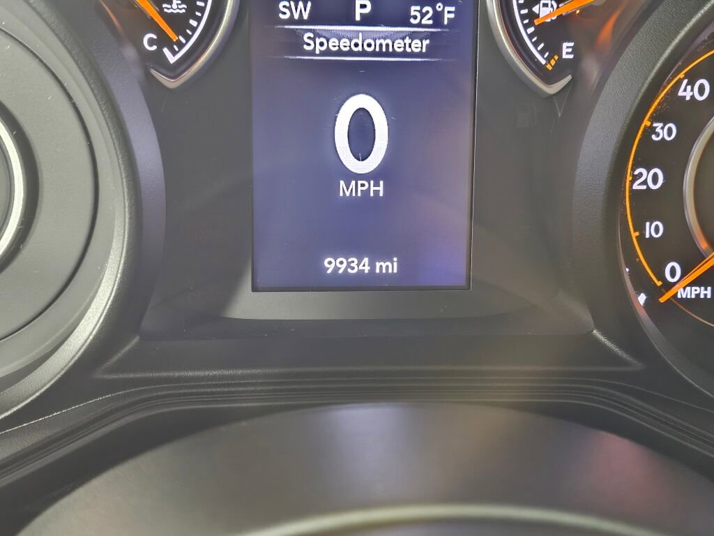 Used 2025 Jeep Gladiator Sport image 25