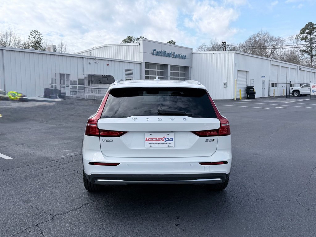 Used 2025 Volvo V60 B5 Cross Country Plus image 8