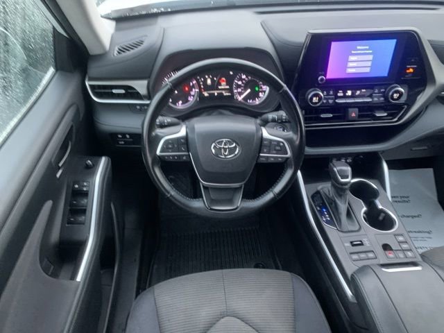 Used 2023 Toyota Highlander LE image 16