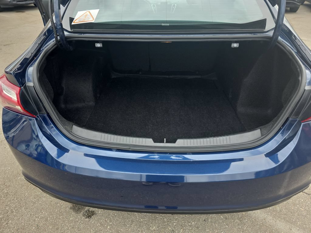 Used 2022 Chevrolet Malibu LT FWD image 21