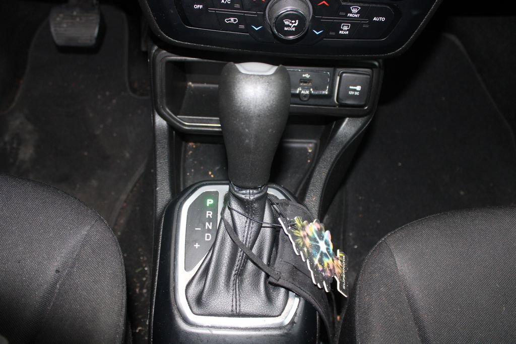 Used 2019 Jeep Renegade Latitude image 27