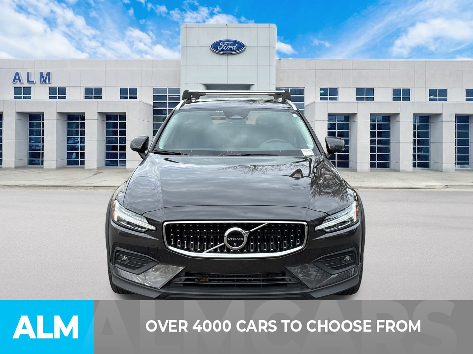 Used 2024 Volvo V60 B5 Cross Country Plus image 2