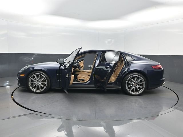 Used 2019 Porsche Panamera 4 w/ Premium Package image 45