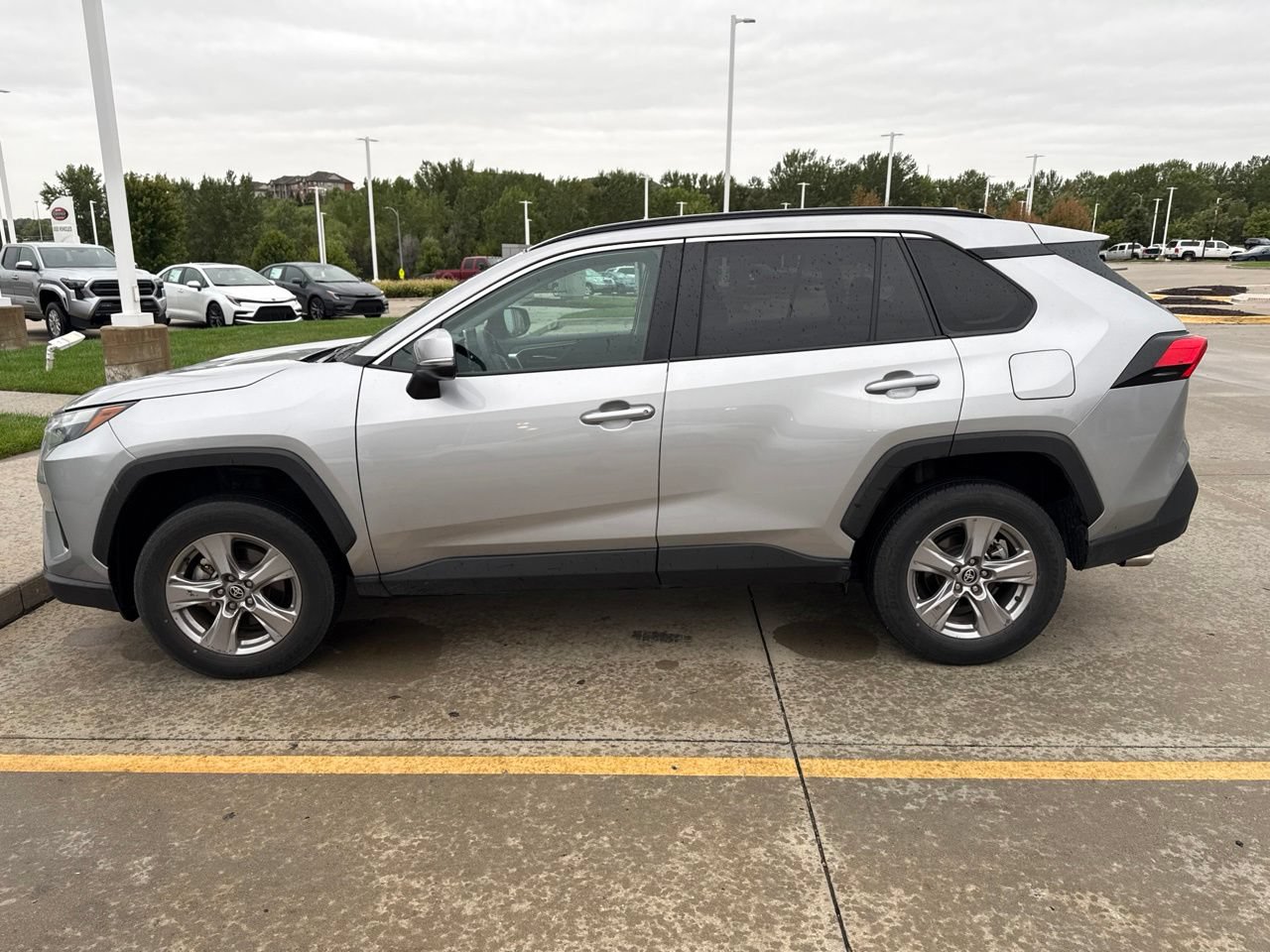 Used 2025 Toyota RAV4 XLE AWD/4WD image 3