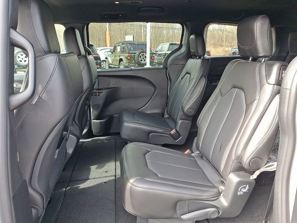 New 2026 Chrysler Voyager LX FWD image 7