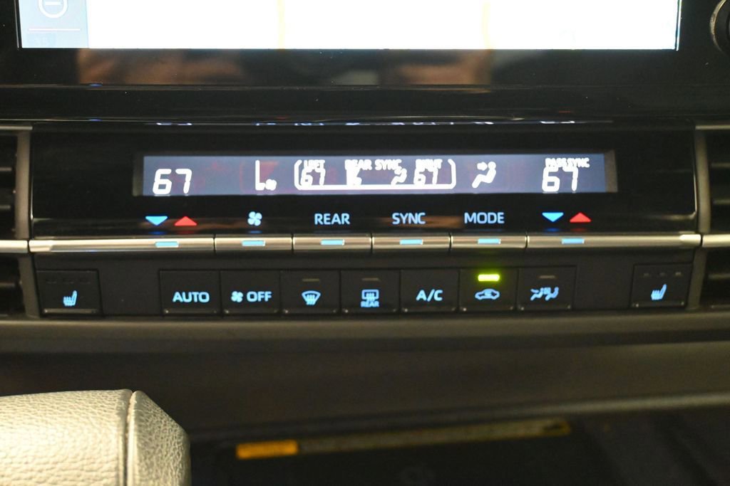 Used 2021 Toyota Sienna XSE w/ XSE Plus Package FWD image 22