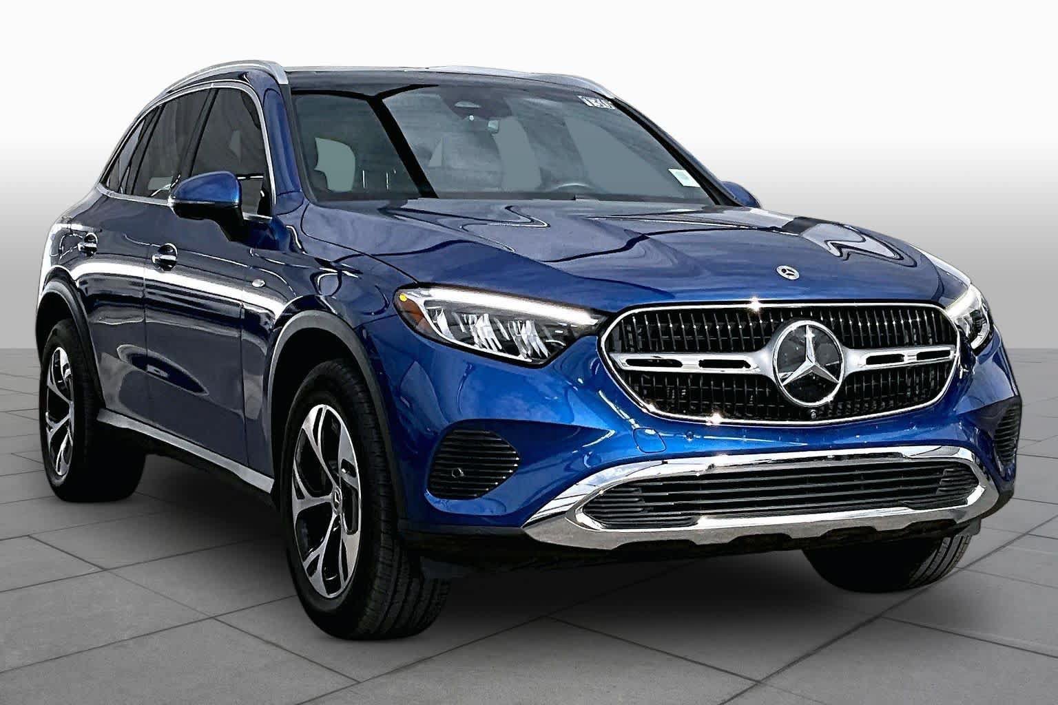 Used 2025 Mercedes-Benz GLC 350e 4MATIC image 3