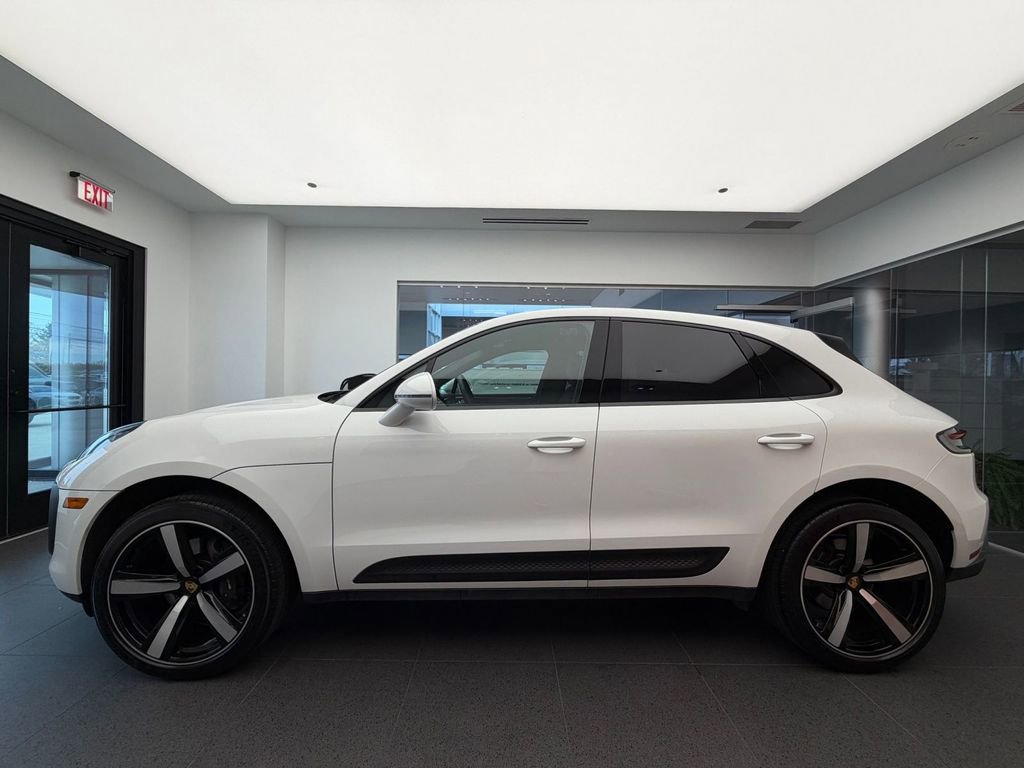 Used 2026 Porsche Macan AWD/4WD image 2