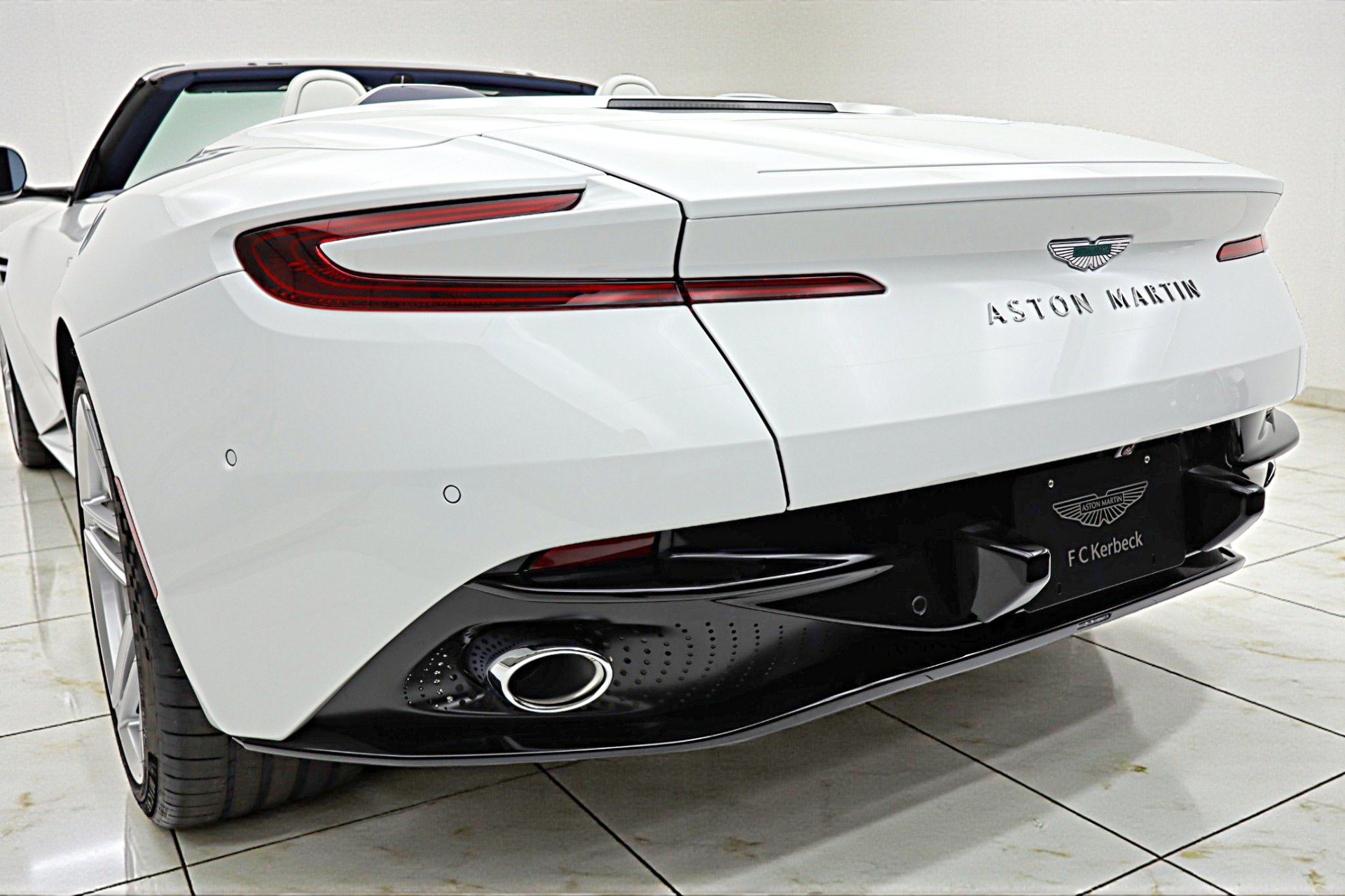 Used 2026 Aston Martin DB12 Convertible RWD image 18