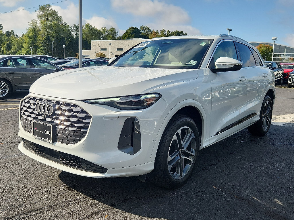 Certified 2025 Audi Q5 Premium w/ Premium Plus AWD/4WD image 9
