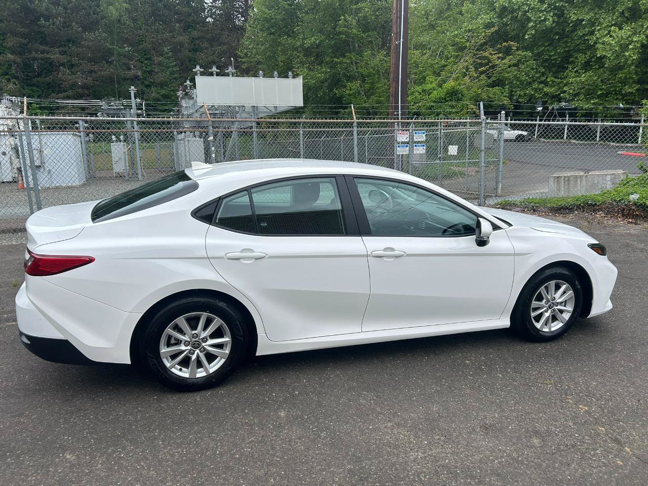 Used 2025 Toyota Camry LE w/ Convenience Package FWD image 4