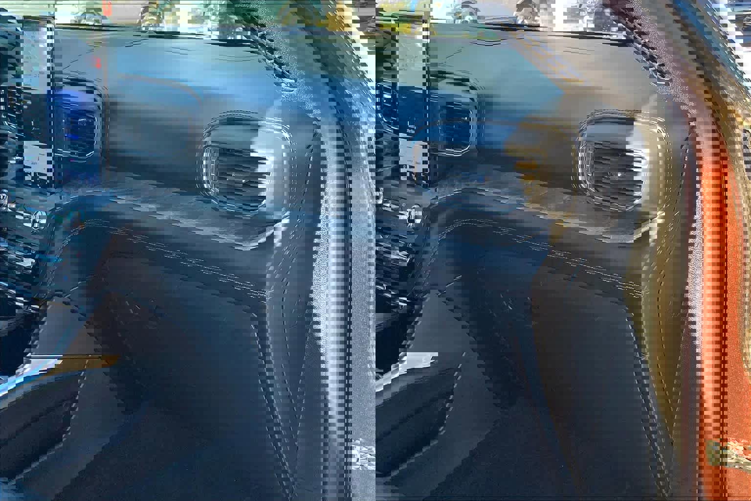 Used 2020 Ford Explorer Platinum w/ Premium Technology Package image 16