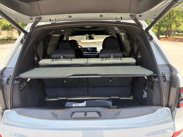 Used 2024 BMW X7 xDrive40i w/ M Sport Package AWD/4WD image 24