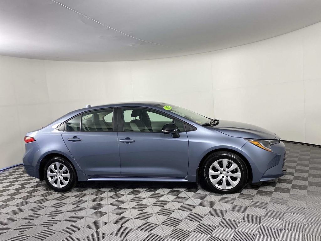 Used 2025 Toyota Corolla LE FWD image 10