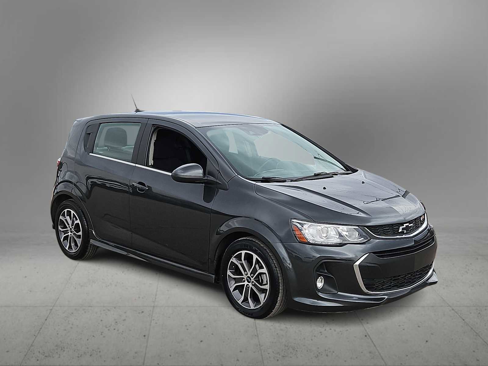 Used 2020 Chevrolet Sonic LT w/ Convenience Package image 2