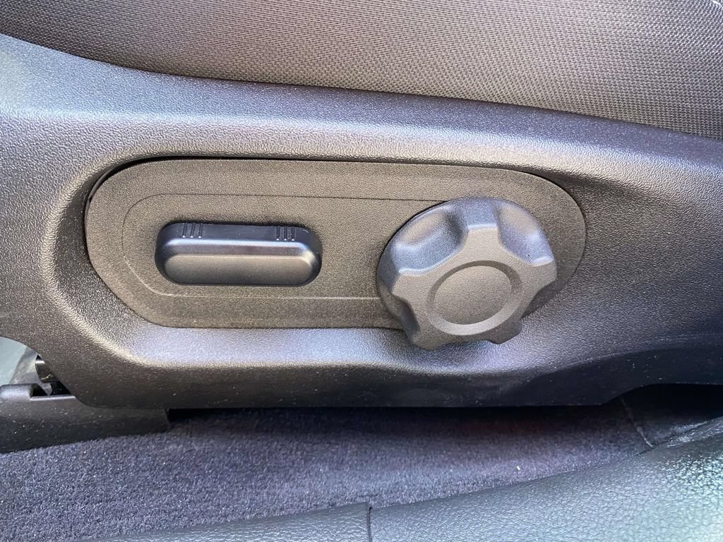 Used 2019 Ford Taurus SEL w/ Equipment Group 201A FWD image 15