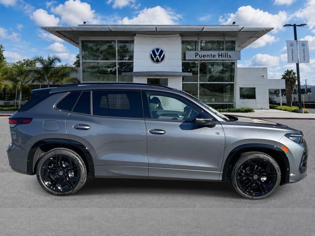 New 2026 Volkswagen Tiguan SE R-Line FWD image 3