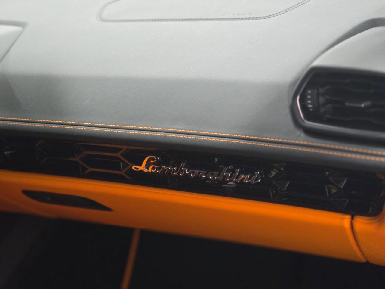 Used 2024 Lamborghini Huracan EVO image 26