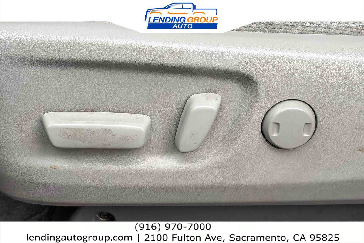 Used 2017 Toyota Sienna LE image 19