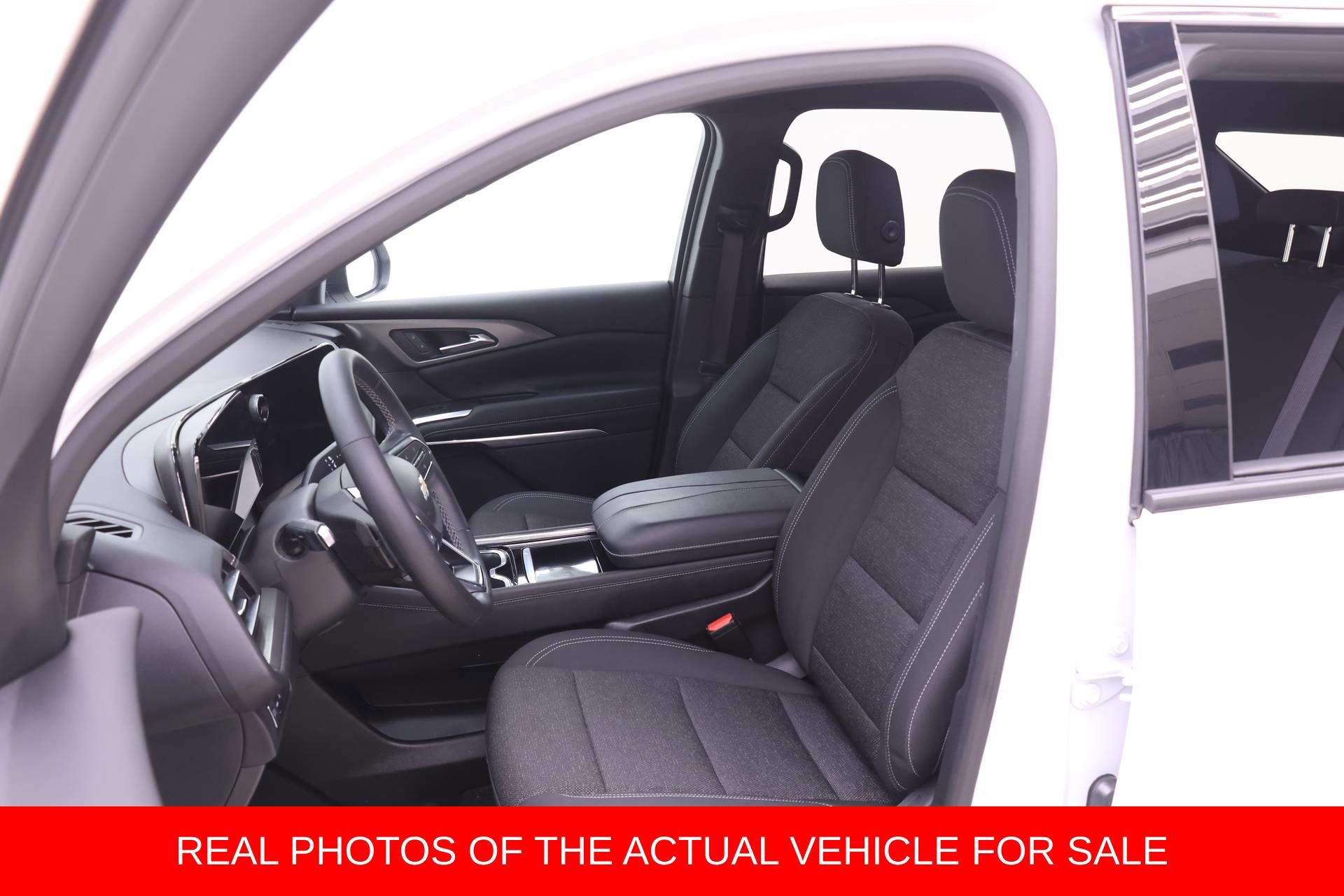 Used 2024 Chevrolet Traverse LS image 4