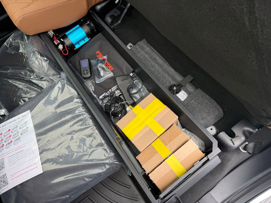 New 2026 Ford F250 Lariat w/ Black Appearance Package image 50