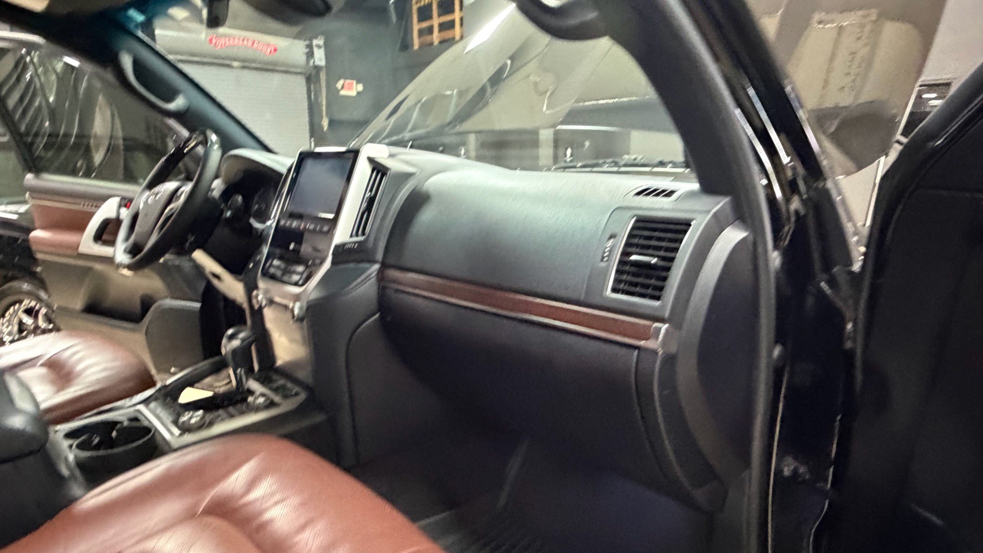 Used 2019 Toyota Land Cruiser AWD/4WD image 23