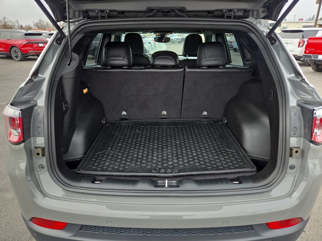 Used 2023 Jeep Compass Latitude image 15