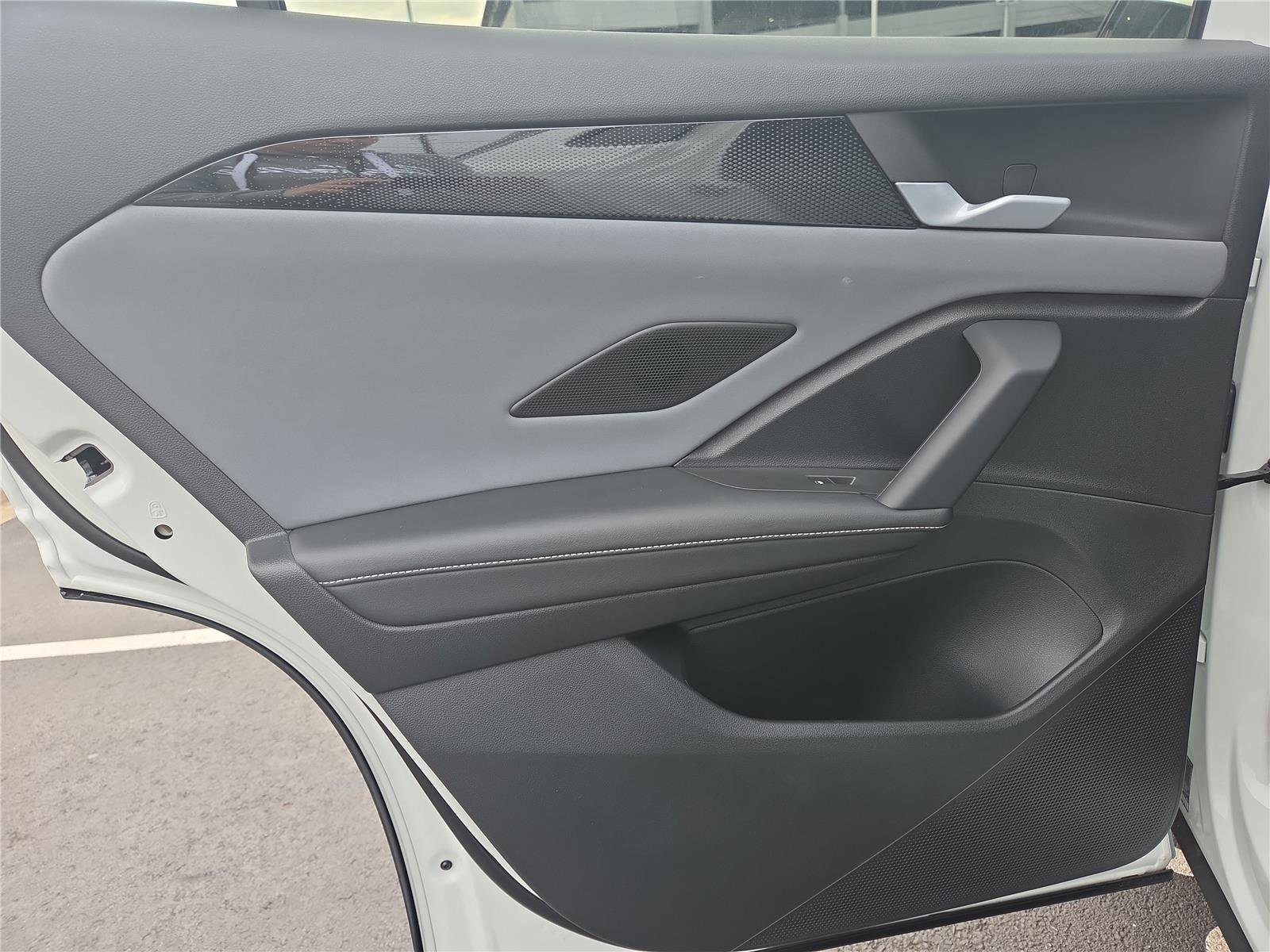 New 2026 Volkswagen Tiguan SE R-Line image 25