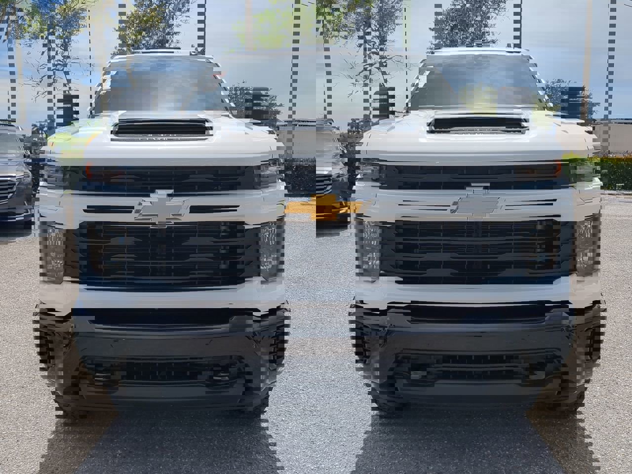 Used 2025 Chevrolet Silverado 2500 Custom w/ Custom Value Package image 3